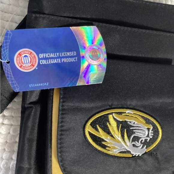 MIZZOU University of Missouri Tigers Collegiate NCAA Licensed Crossbody Bag - Picture 4 of 9